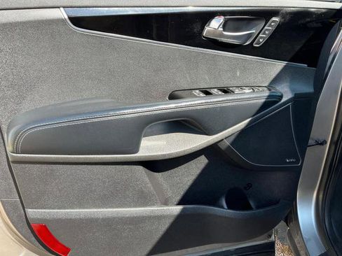 Used 2017 Kia Sorento SX image 22