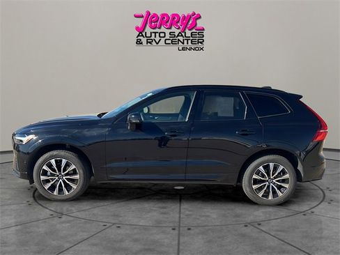 Used 2025 Volvo XC60 B5 Plus image 11
