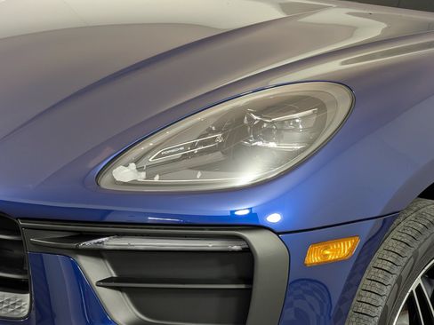 Used 2026 Porsche Macan AWD/4WD image 14