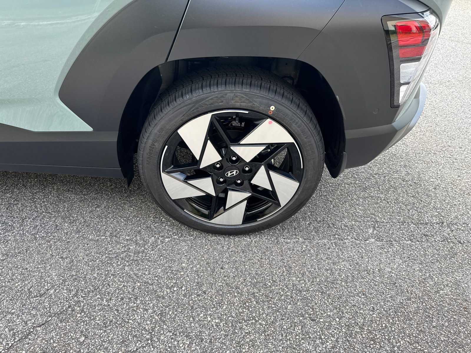 New 2027 Hyundai Kona Limited FWD image 21