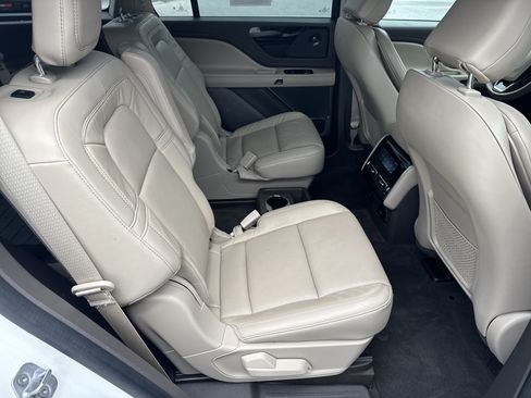 Used 2023 Lincoln Aviator Reserve w/ Equipment Group 201A RWD image 18