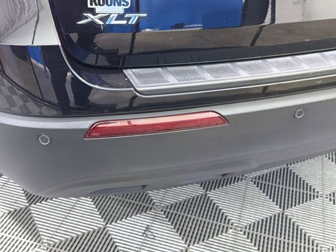 Used 2023 Ford Explorer XLT AWD/4WD image 18