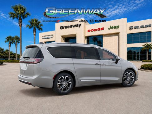 New 2026 Chrysler Pacifica Pinnacle FWD image 4