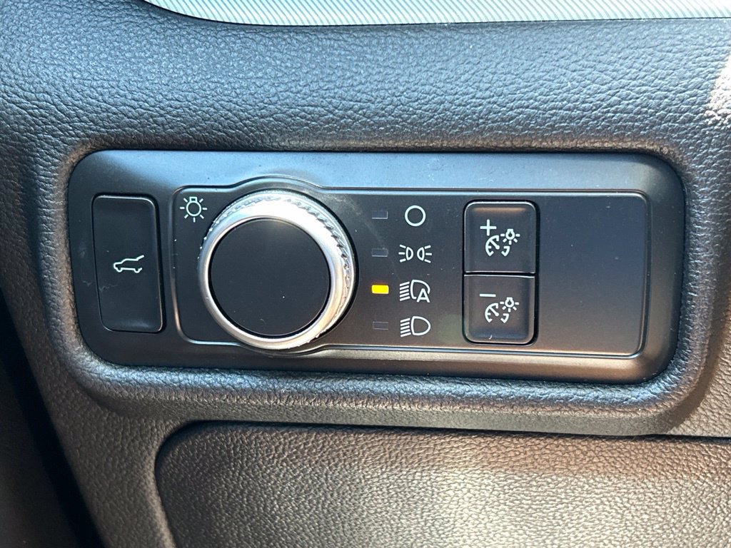 Used 2020 Ford Explorer XLT w/ Comfort Package RWD image 29