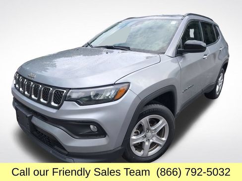 Used 2024 Jeep Compass Latitude AWD/4WD image 1
