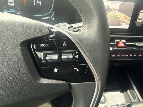 Used 2023 Kia Niro EX image 29