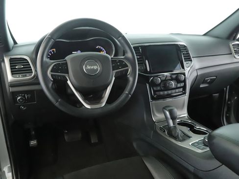 Used 2022 Jeep Grand Cherokee Laredo X AWD/4WD image 2