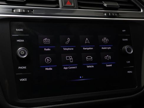 Certified 2022 Volkswagen Tiguan SE image 8