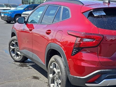 Used 2025 Chevrolet Trax LT w/ LT Convenience Package FWD image 54