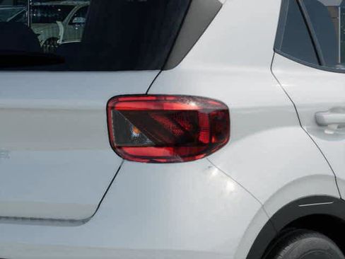 New 2025 Hyundai Venue SE image 10