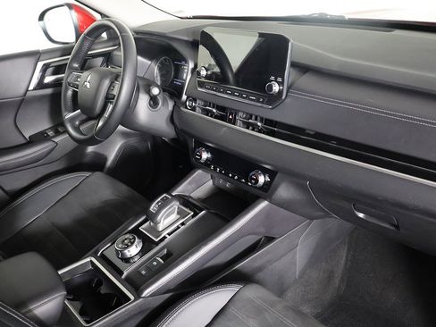 Used 2024 Mitsubishi Outlander SE Black Edition image 28