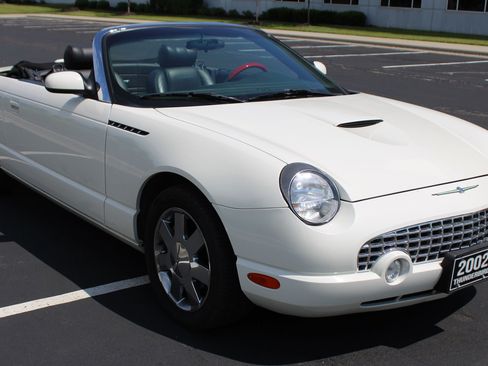 Used 2002 Ford Thunderbird RWD image 2