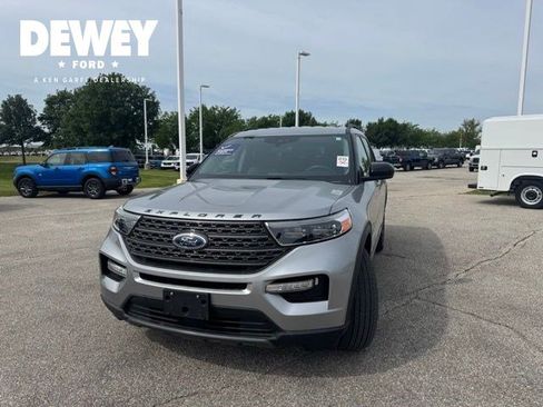 Used 2023 Ford Explorer XLT w/ Equipment Group 202A AWD/4WD image 5