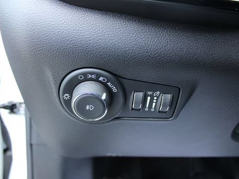 Used 2025 Jeep Compass Trailhawk w/ Trailhawk Convenience Group AWD/4WD image 15