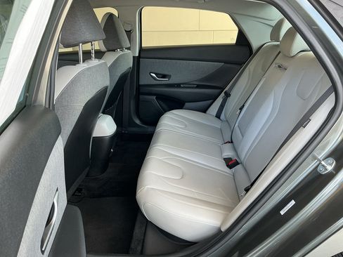 Certified 2025 Hyundai Elantra Limited FWD image 11