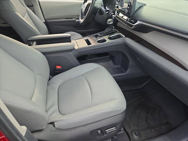 Used 2024 Toyota Sienna XLE FWD image 20