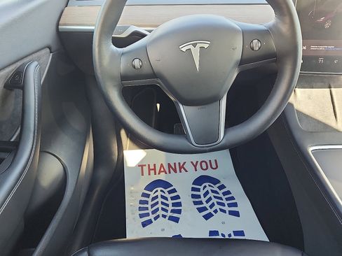 Used 2022 Tesla Model Y Long Range image 10