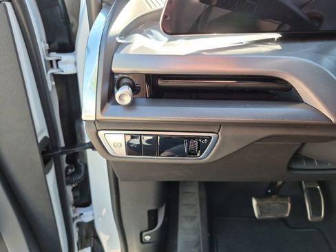 New 2026 Cadillac Vistiq Luxury AWD/4WD image 33