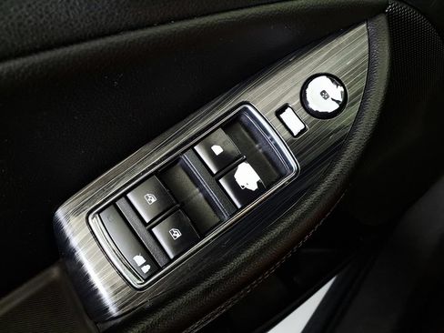Used 2018 Chevrolet Impala LT FWD image 25