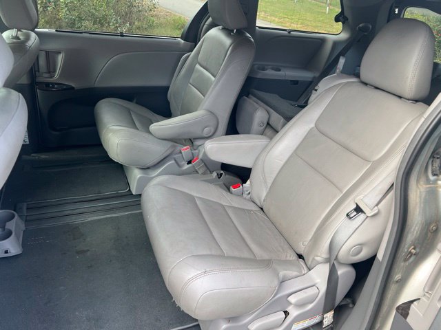 Used 2019 Toyota Sienna XLE Premium FWD image 8