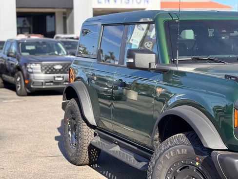 New 2025 Ford Bronco Badlands image 5