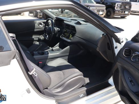Used 2024 Nissan Z Performance w/ Floor Mat Package RWD image 28