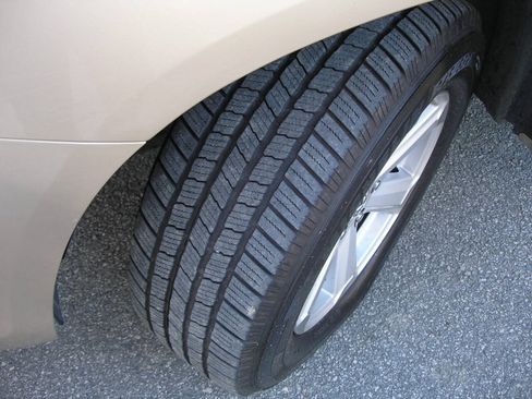 Used 2010 Toyota Highlander SE FWD image 9