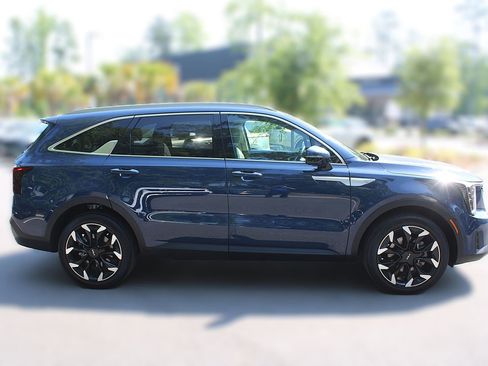 Certified 2025 Kia Sorento EX FWD image 15