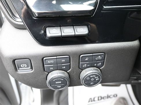 Used 2024 Chevrolet Silverado 2500 ZR2 w/ Technology Package image 23