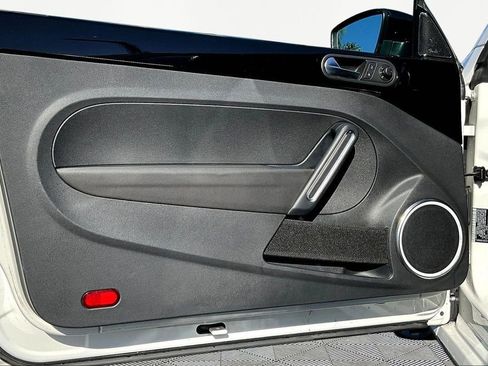 Used 2014 Volkswagen Beetle R-Line image 19