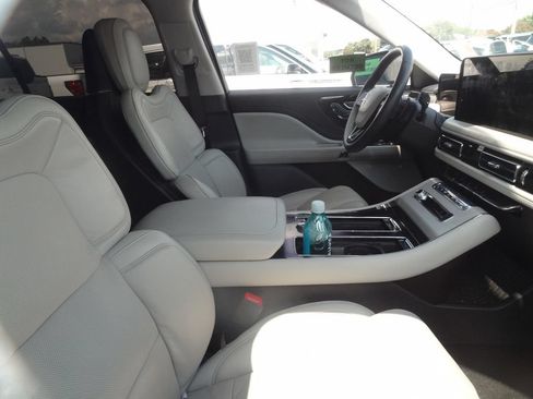Certified 2025 Lincoln Aviator Reserve w/ Equipment Group 201A AWD/4WD image 9