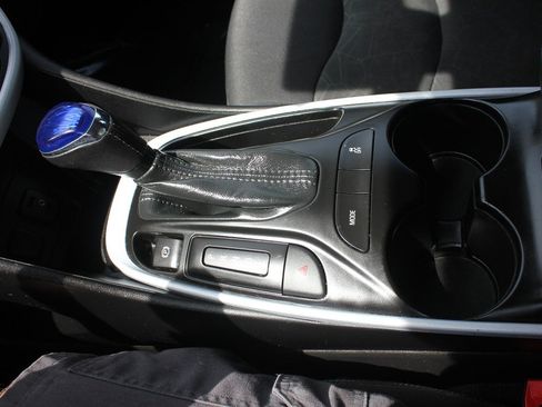 Used 2017 Chevrolet Volt LT w/ Comfort Package FWD image 22