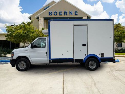 Used 2024 Ford E-350 and Econoline 350 Super Duty w/ Power Windows & Locks Group RWD image 2
