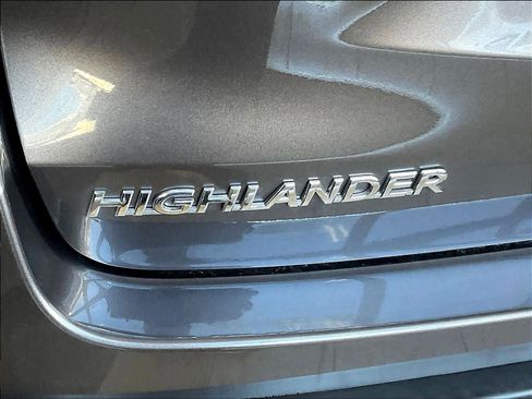 Used 2019 Toyota Highlander XLE image 29