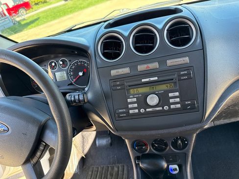 Used 2010 Ford Transit Connect XLT image 16