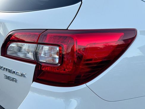 Used 2019 Subaru Outback 3.6R Touring w/ Popular Package #3A image 35