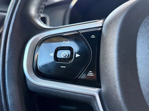 Used 2018 Volvo XC90 T6 Momentum w/ Convenience Package AWD/4WD image 31