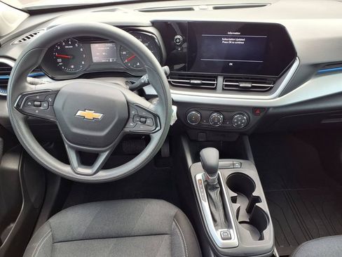 Used 2024 Chevrolet Trax LS w/ LS Convenience Package FWD image 13