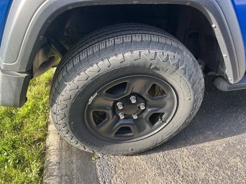 Used 2024 Jeep Wrangler Sport image 9