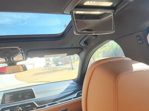 Used 2022 BMW 750i xDrive w/ Executive Package image 22