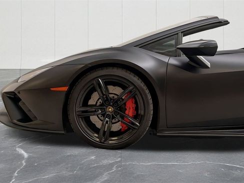 Used 2020 Lamborghini Huracan EVO image 3