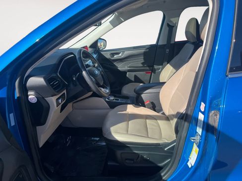 Used 2021 Ford Escape Titanium image 9