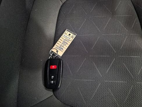Used 2025 Toyota RAV4 XLE AWD/4WD image 9