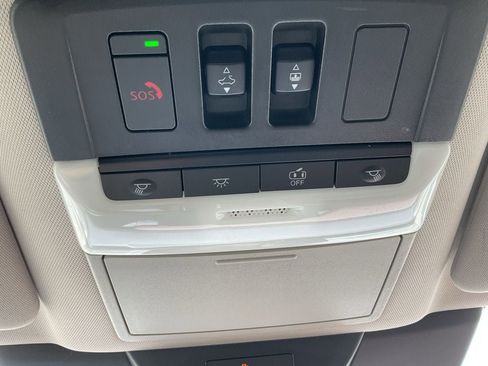 Used 2024 Nissan Pathfinder Platinum image 23