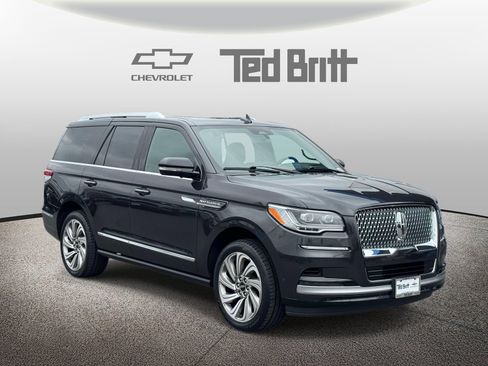 Used 2022 Lincoln Navigator Reserve AWD/4WD image 3