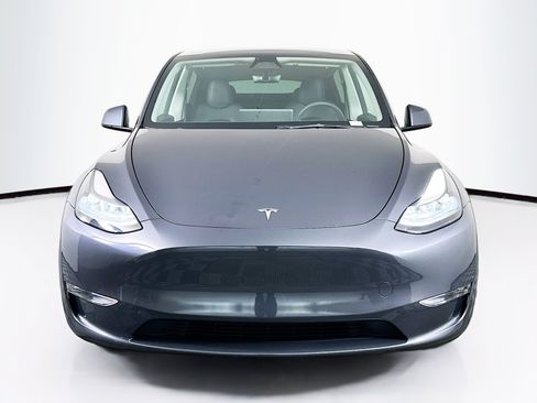 Used 2023 Tesla Model Y Long Range AWD/4WD image 2
