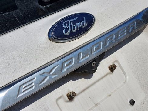 Used 2016 Ford Explorer Platinum image 12