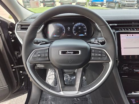 Used 2024 Jeep Grand Cherokee Limited w/ Black Appearance Package AWD/4WD image 33