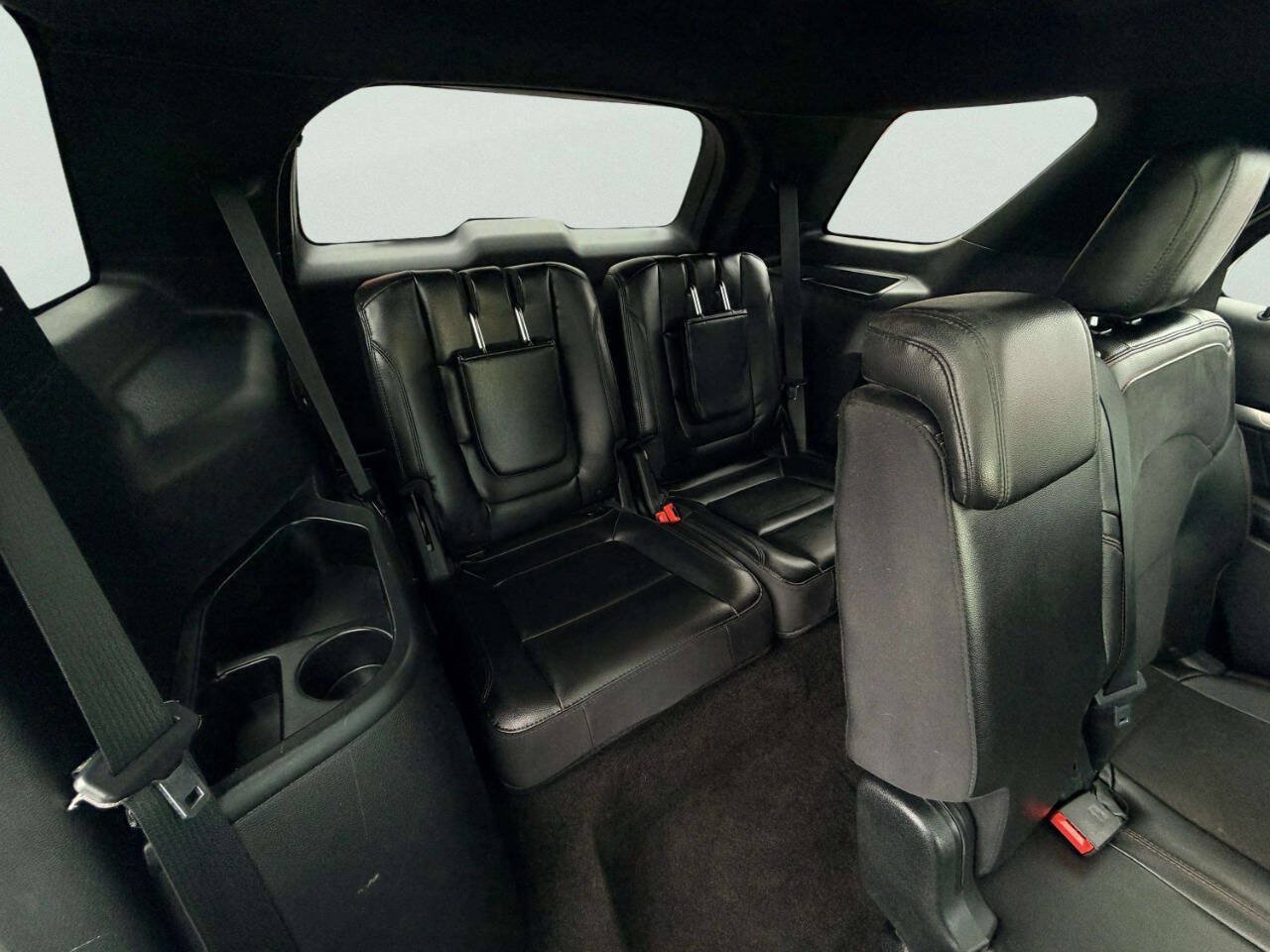 Used 2018 Ford Explorer XLT w/ XLT Appearance Package AWD/4WD image 27