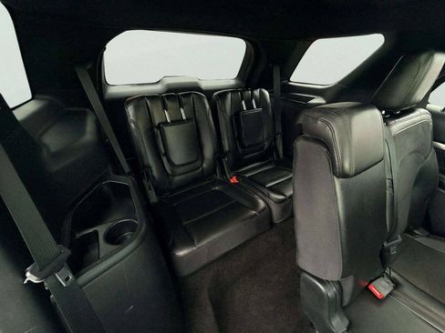 Used 2018 Ford Explorer XLT w/ XLT Appearance Package AWD/4WD image 27